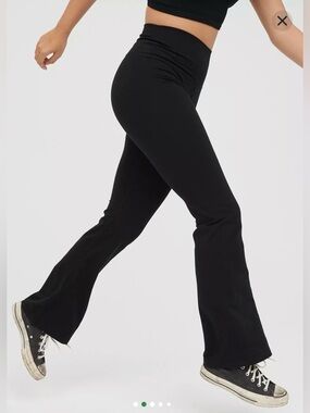 ✨ Aerie Hi Rise Flare Bootcut Leggings - Black - Medium Short - Athleisure
